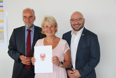 Bild vergrern: v.l.n.r.: Staatssekretr Dr. Markus Grnewald, Kmmerin Corinna Schubert sowie Oberbrgermeister Ren Wilke