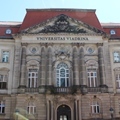Eingang der Viadrina Universität Frankfurt (Oder)