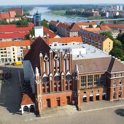 Bild vergrößern: Blick von der St. Marienkirche auf das Rathaus