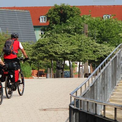 Bild vergr&ouml;&szlig;ern: Fahrradtouristen an der Oderpromenade Mai 2016