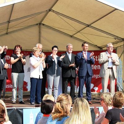 Bild vergrößern: Bürgermeister und Oberbürgermeister auf dem Aktionstag in Potsdam