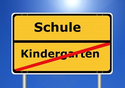 Bild vergrößern: Schild Kindergarten beendet - Schule
