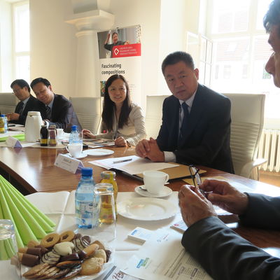 Chinesische Delegation aus der Bezirksfreien Stadt Heze 