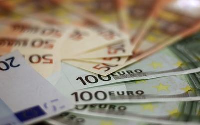 Bild vergrößern: Euro-Geldscheine - 50 €, 100 €
