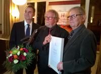 Bild vergrößern: Hardo Stein (links) erhält Hanse Preis