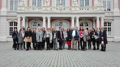 Bild vergrößern: Gruppenfotos am Kurfürstlichen Palais Trier