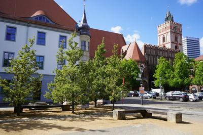 Bild vergrößern: Blick_auf_Bolfrashaus,_Marienkirche_und_Oderturm