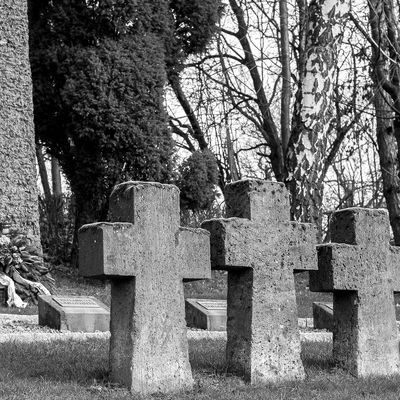 war-graves-4603818_1920