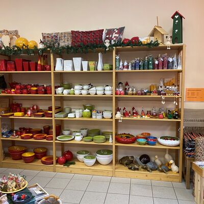 Bild vergr&ouml;&szlig;ern: Angebot im Laden der Gronenfelder Werkstätten