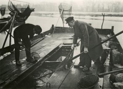 Bild vergrern: Schwarz-Wei-Aufnahme zweier Fischer