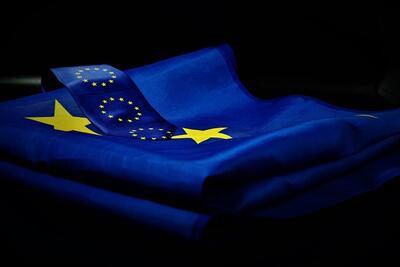 Bild vergrößern: Flagge der Europäischen Union zusammengelegt