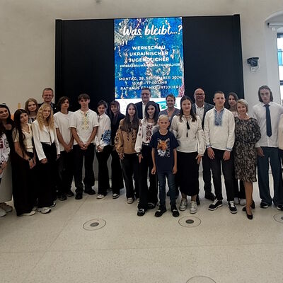Delegation aus Schostka und Sumy zusammen mit ihren Gastgeberinnen und Gastgebern
